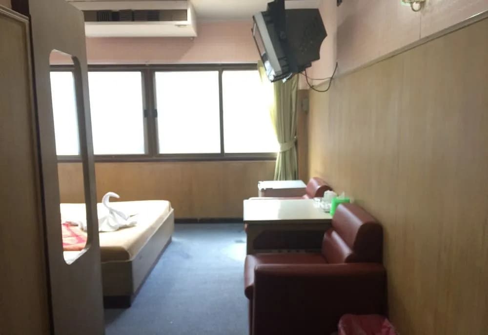 Green Hotel - photo 3