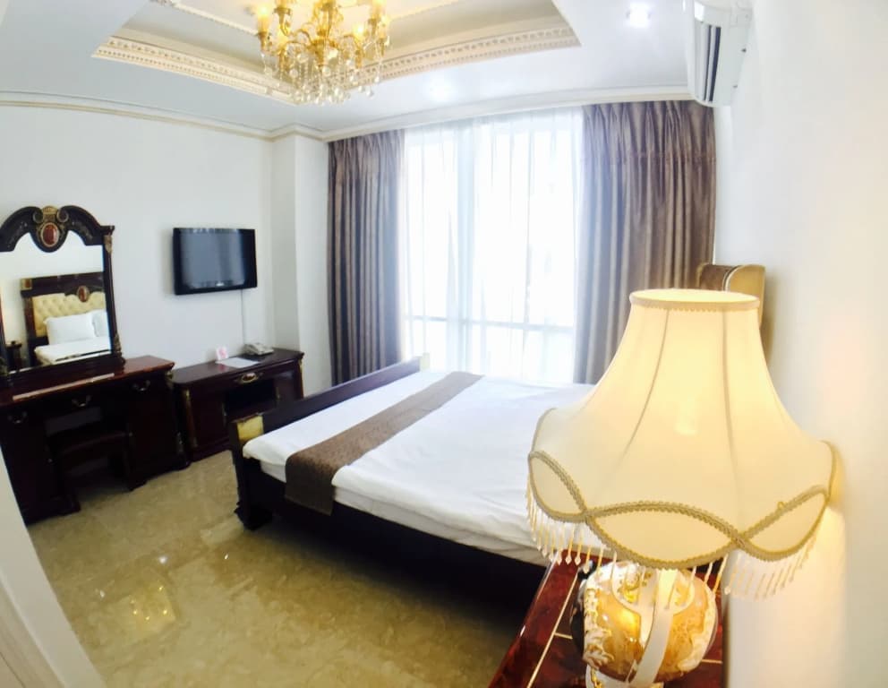 Happyland Hotel - photo 4