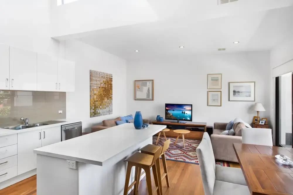 2-bed Apartment With Parking & Balcony Near Trains - photo 13