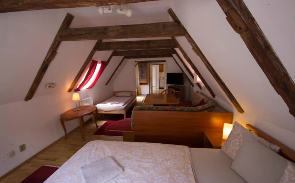 Charles Bridge Economic Hostel - photo 44