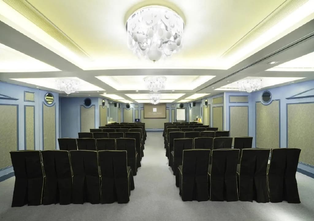 The Luxe Manor - photo 33