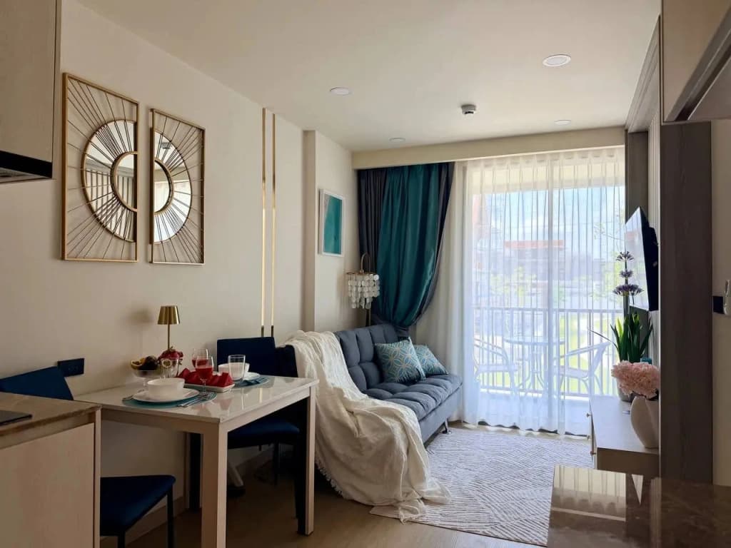1BR Ozone Oasis Pool Gym & Beach Shuttle Apartments - photo 3