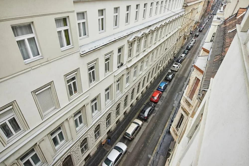 1 Bedroom Apartment Sleeps 2 -balcony -lift Access - photo 1