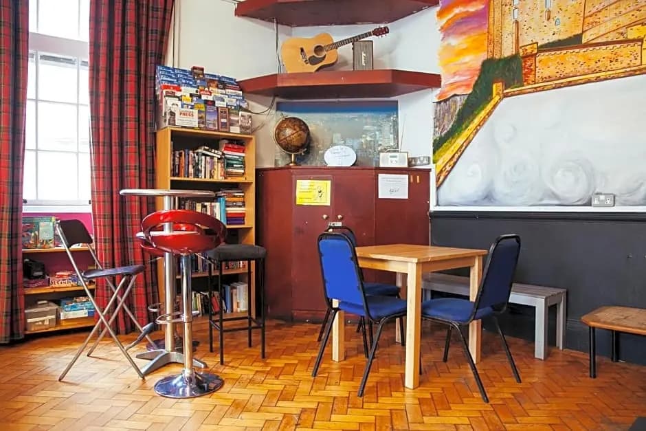 Edinburgh Backpackers Hostel - photo 21