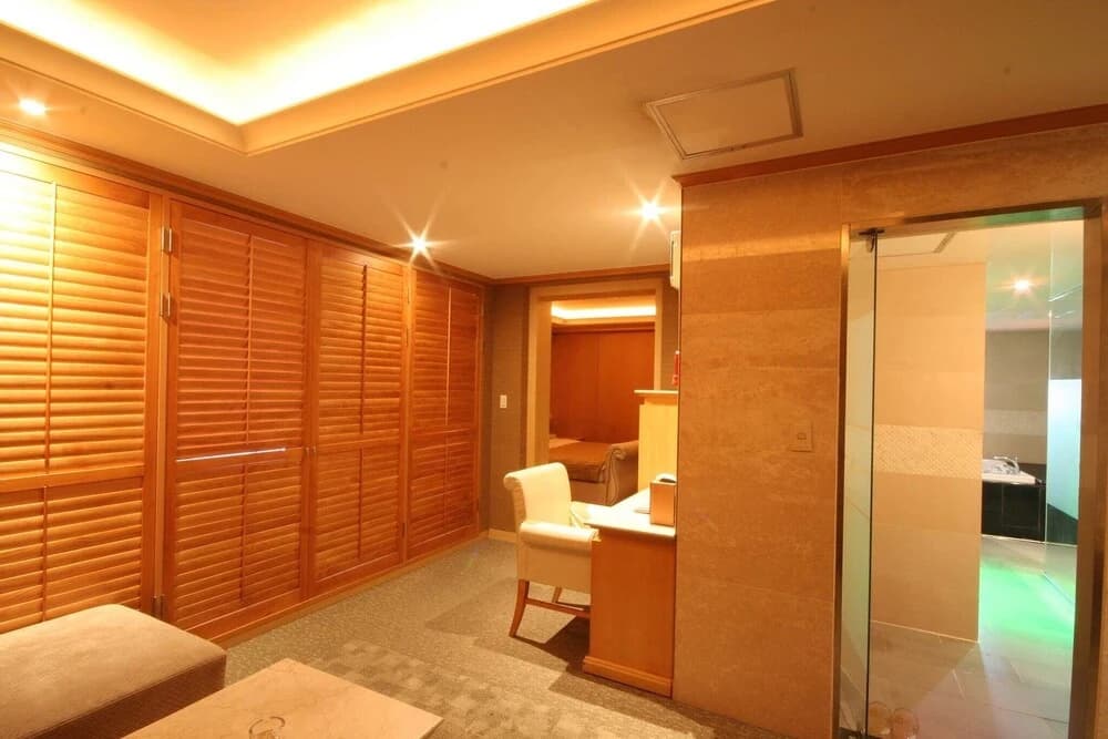 Sangbong May - photo 3