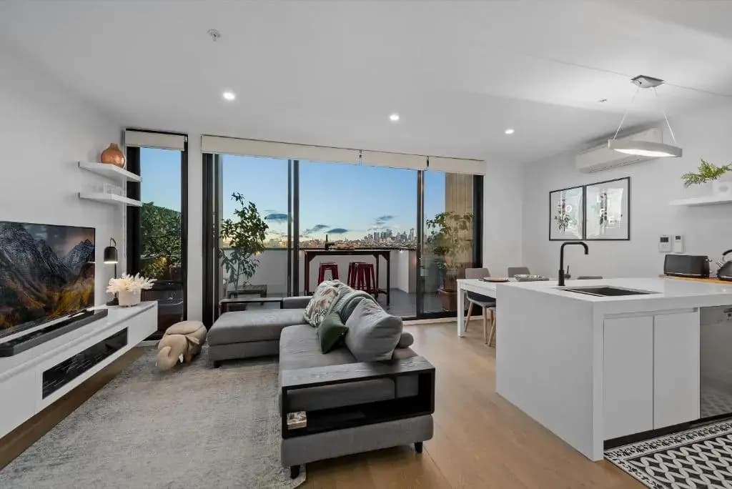 StayCentral Northcote Townhouse With Study - photo 4