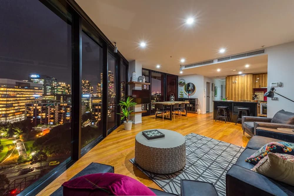 Luxury 3 Bed 2 Bath City Views - photo 11