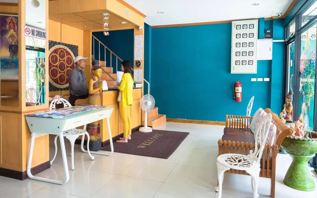 Beehive Magenta Patong Hostel - photo 13