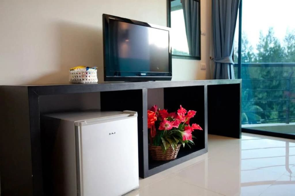 Kata Green Beach Hotel - photo 4