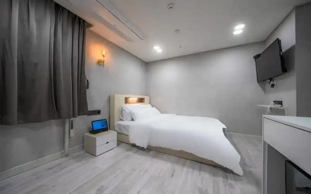 Hotel Regen - photo 1