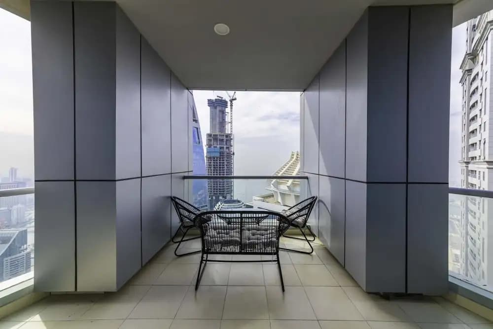 High-floor Trendy Apt w Marina Palm Ocean Vws - photo 3