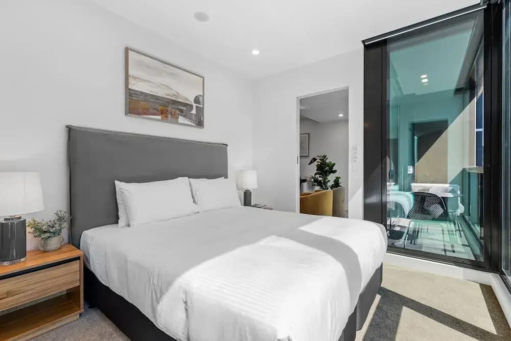 Remarkable 3-bed With City Views & Swimming Pool - photo 2