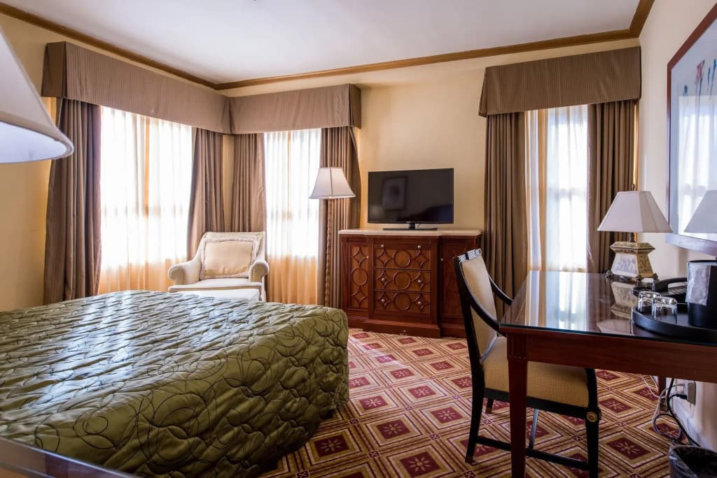 Embassy Hotel - photo 5