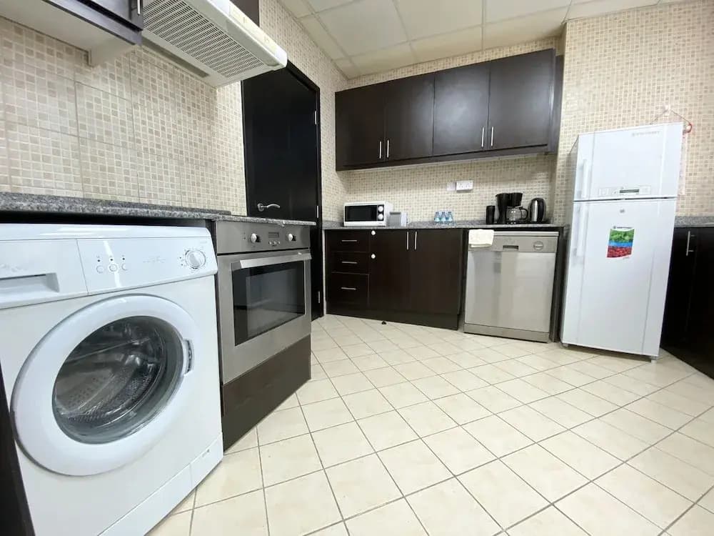 Stunning 3BR Apt. with panoramic Marina views - photo 14