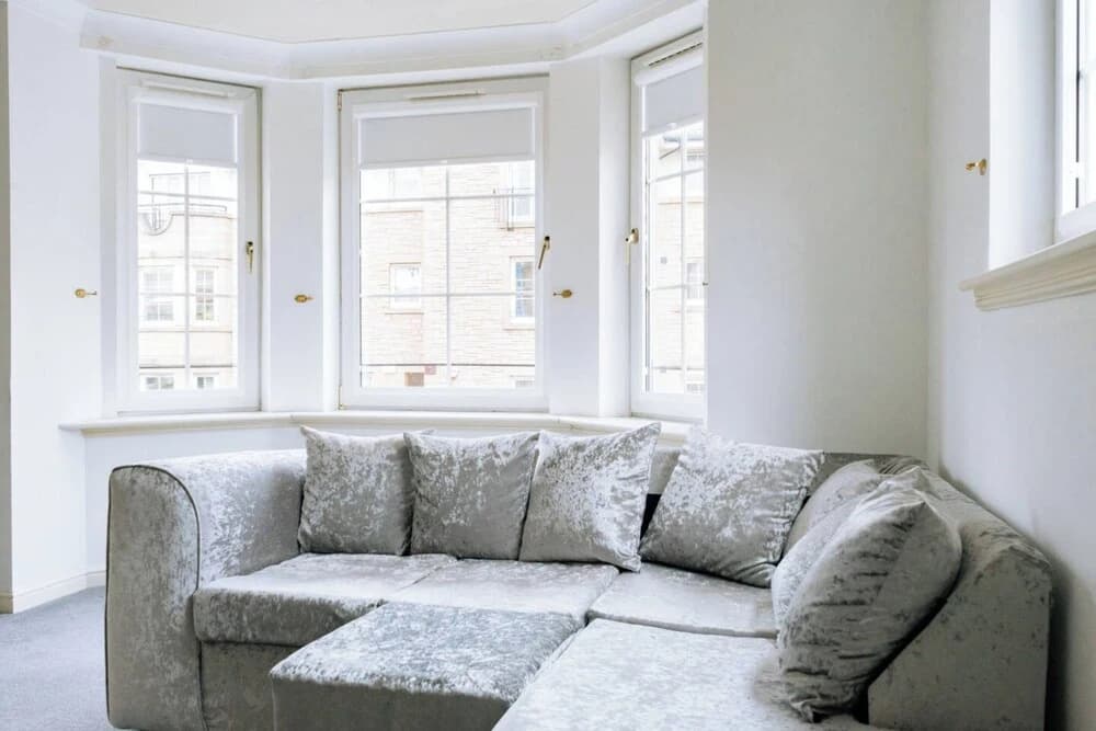 Snug & Serene 2BD Flat - Roseburn - photo 14