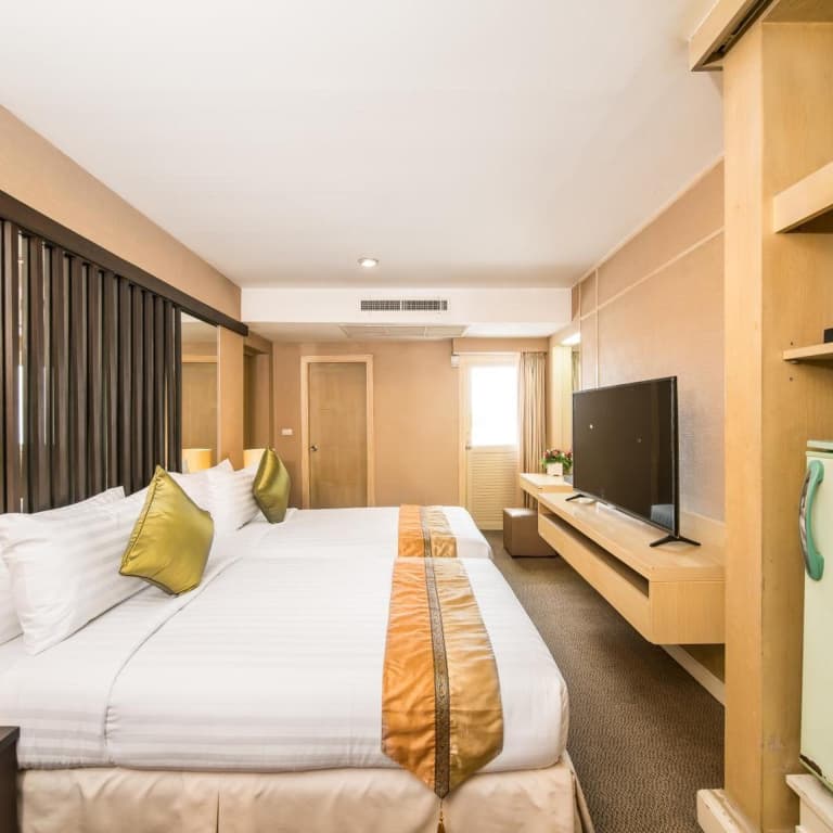 The Niran Grand Hotel - photo 28