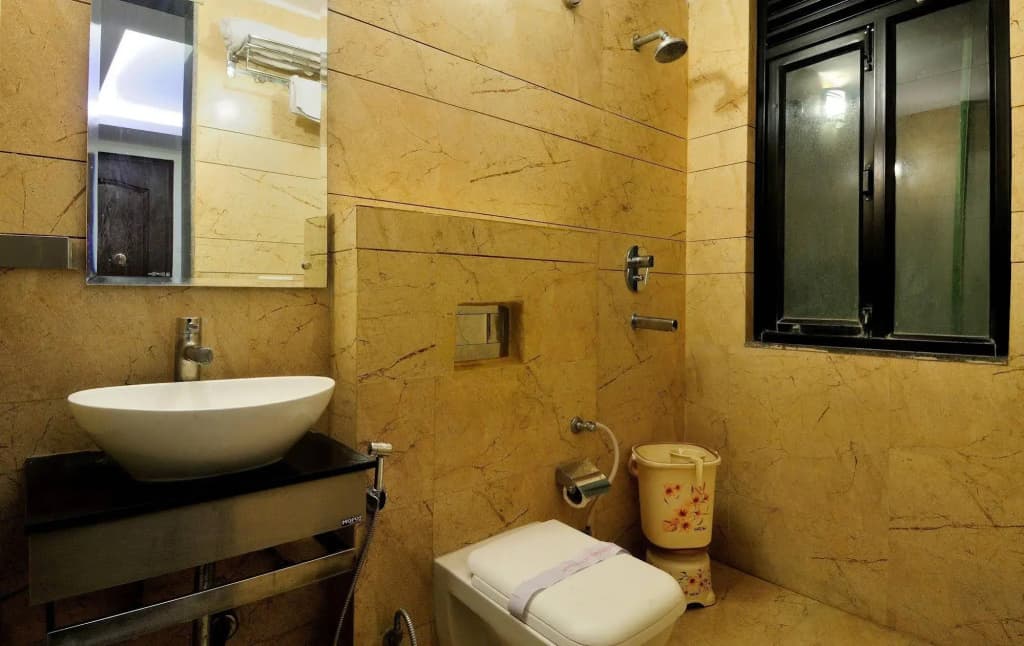 Hotel Cabana 5 Mins Walking Distance From NDLS Station - photo 10
