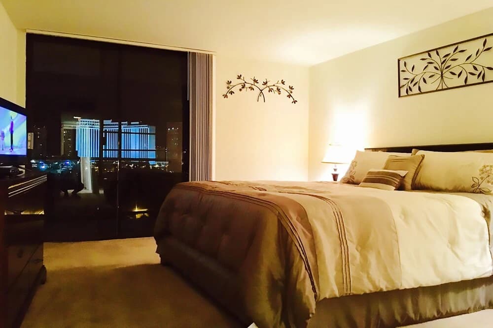888 Convention Center 3 BEDROOM 2 BATH Condos - photo 7