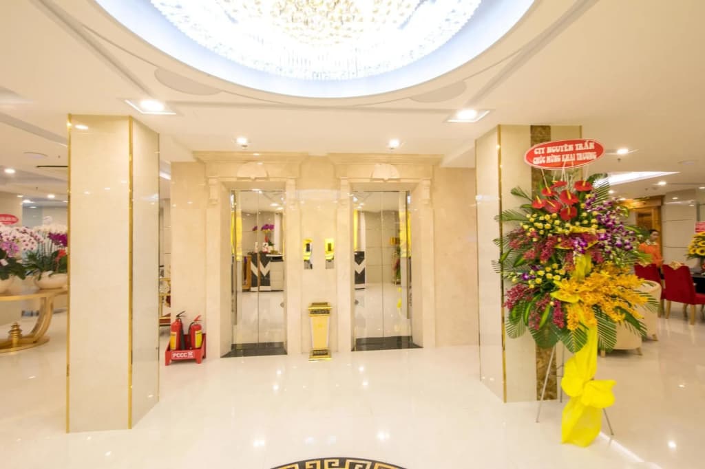 Le Saigon Hotel - photo 2