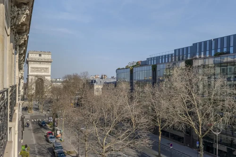Luxury 4 Bed Residence - Next to Arc de Triomphe - photo 5