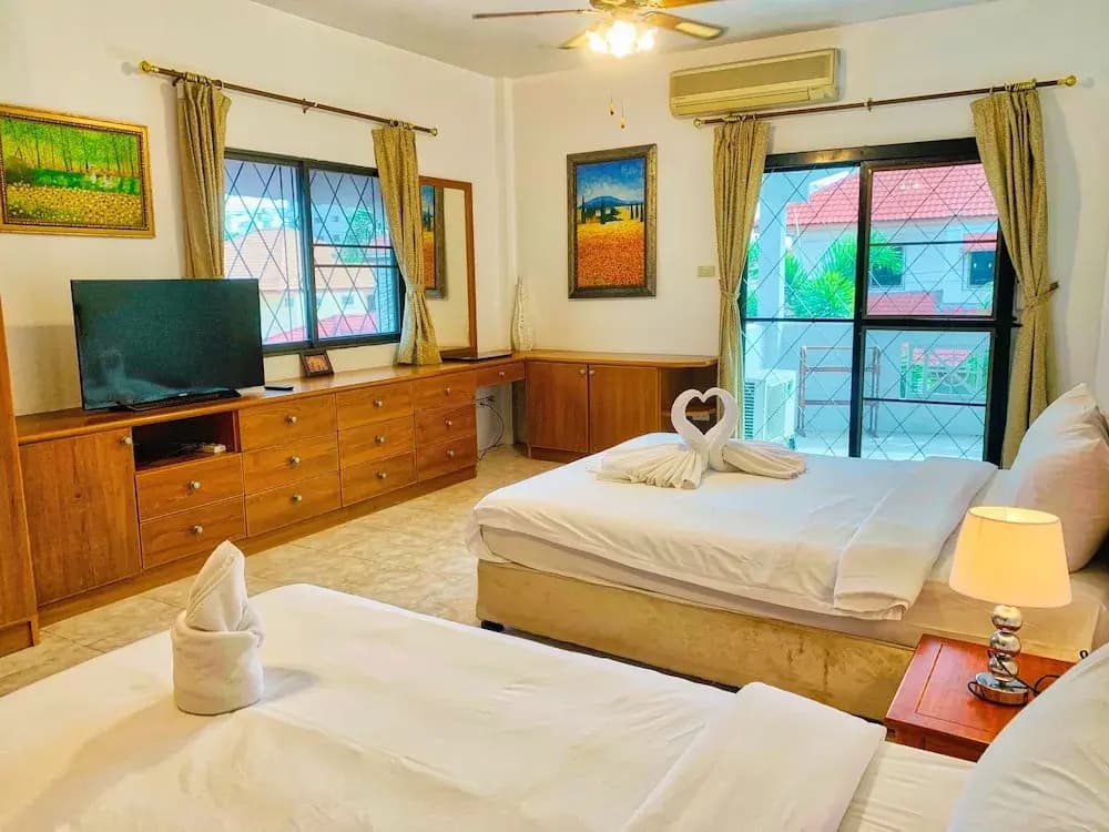 Royal Park Apartments - photo 25