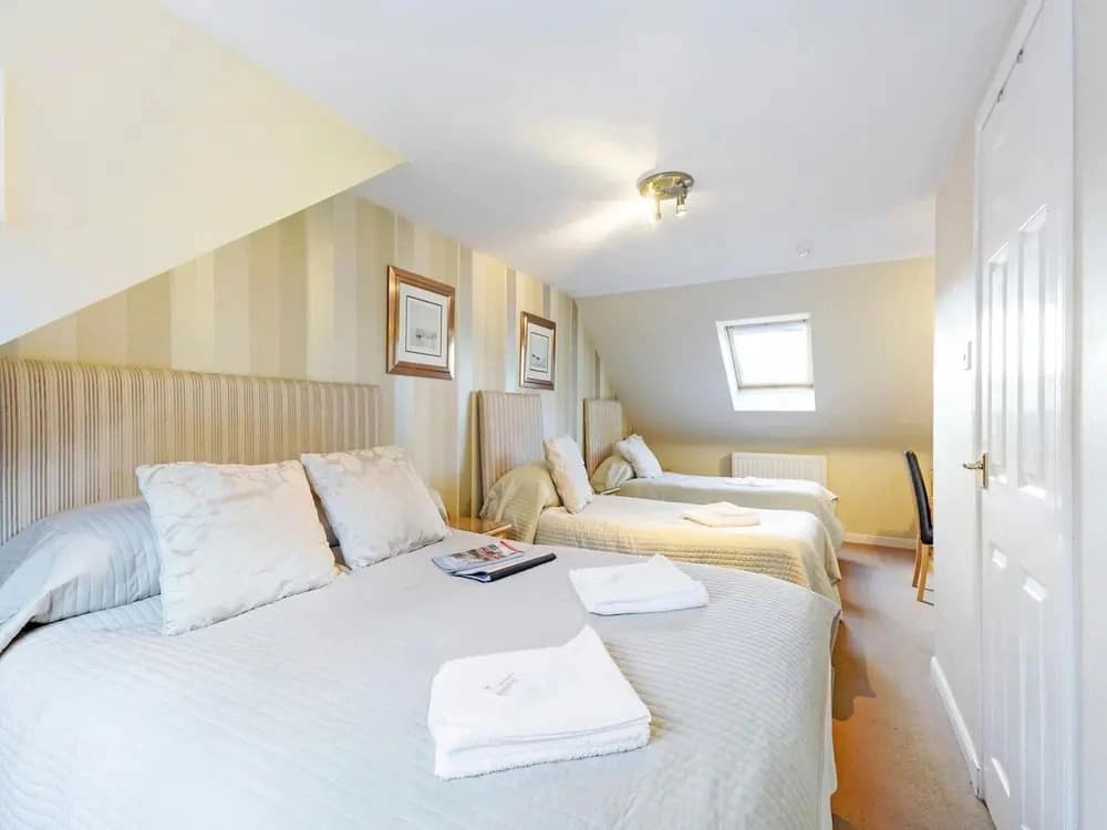 Standard Twin Room - photo 4