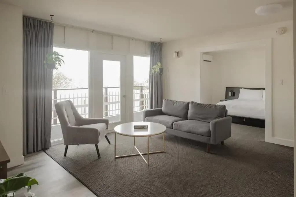 Hollywood Hills Hotel - photo 2