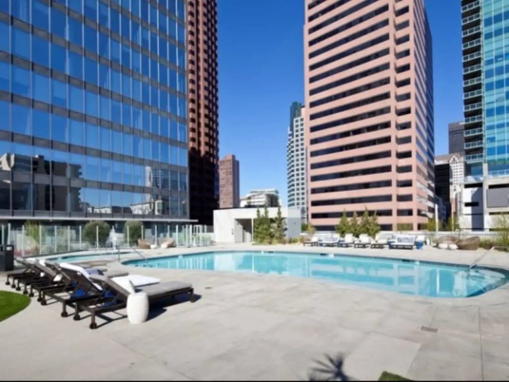 Global Luxury Suites at Figueroa Street - photo 16
