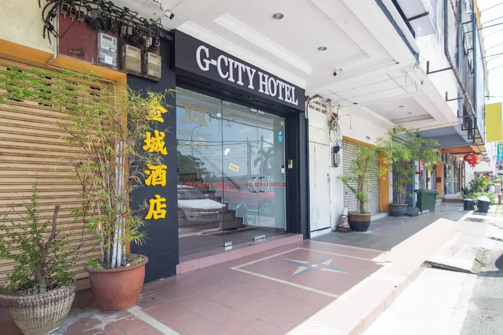 OYO 90306 G City Hotel - main photo