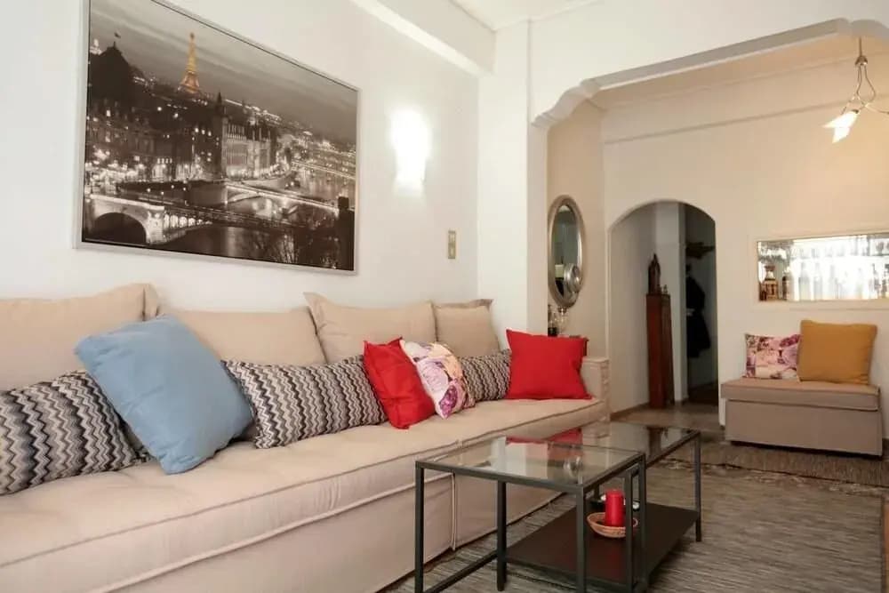 Comfy & Tasteful Central Apt • 1' to Metro Station - photo 4