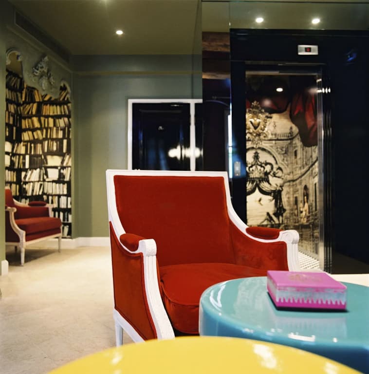 Hôtel du Petit Moulin, Haute Couture hotel by Lacroix - photo 14