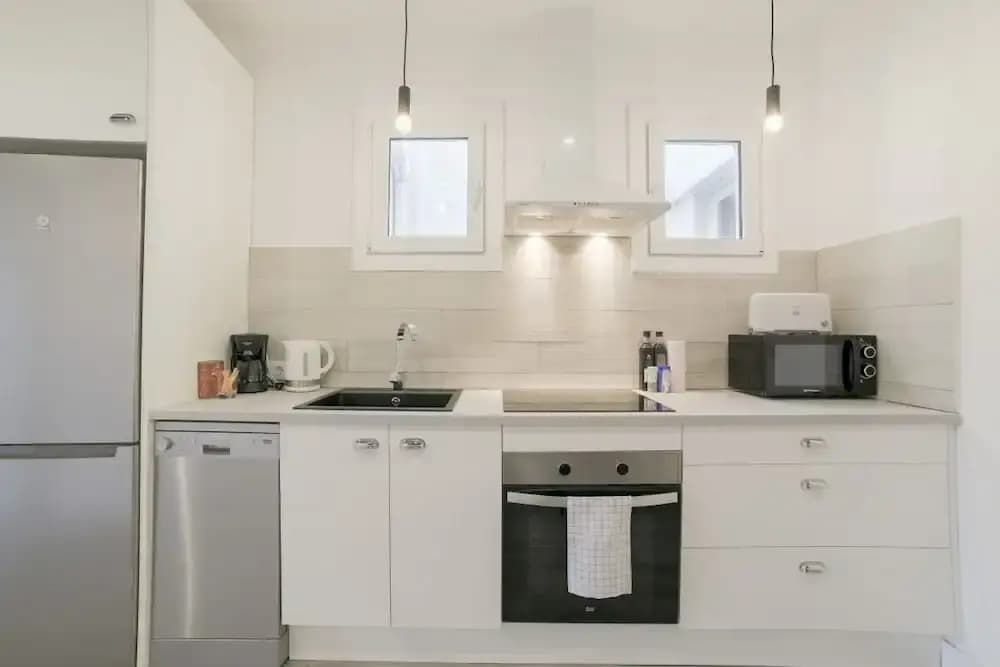 Modern & Chic 2 Bed Apt in Lesseps - photo 14