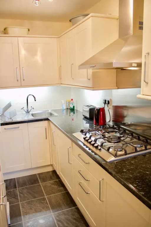 2 Bedroom Stockbridge Flat - photo 10