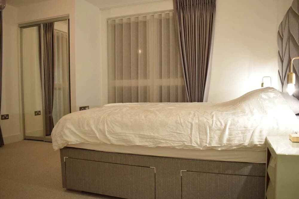 2 Bedroom Flat in Park Royal - photo 3