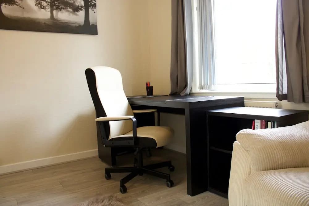 Ground Floor 2 Bedroom Flat - photo 5