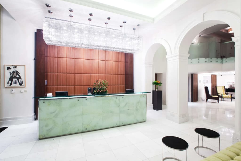 Hotel Kings Court - photo 2