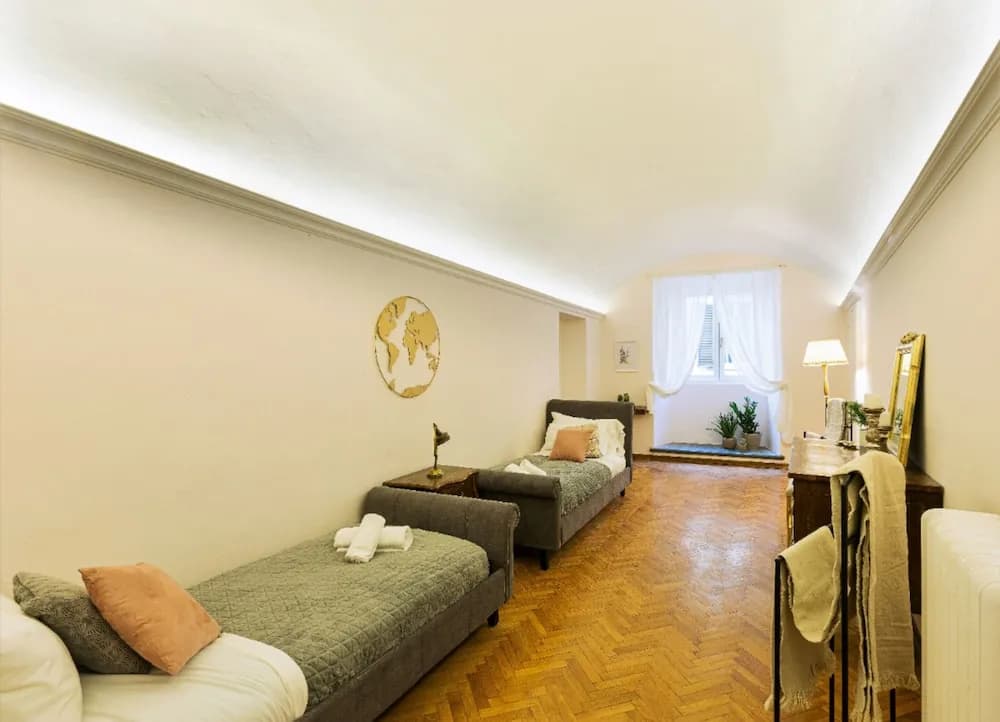 Historic Apt - Wifi - Ac - Top Location - Walk Everywhere - photo 3