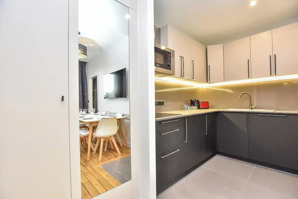 Authentic Apartment - 2br/8p - Near Opera Garnier - photo 10