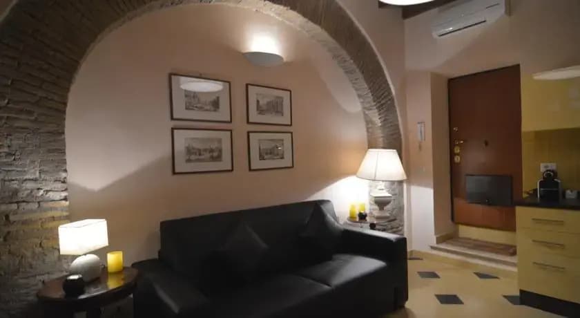 Luxury Art Apt With Terrace in Trastevere, Serviced by Hostmaker - photo 2