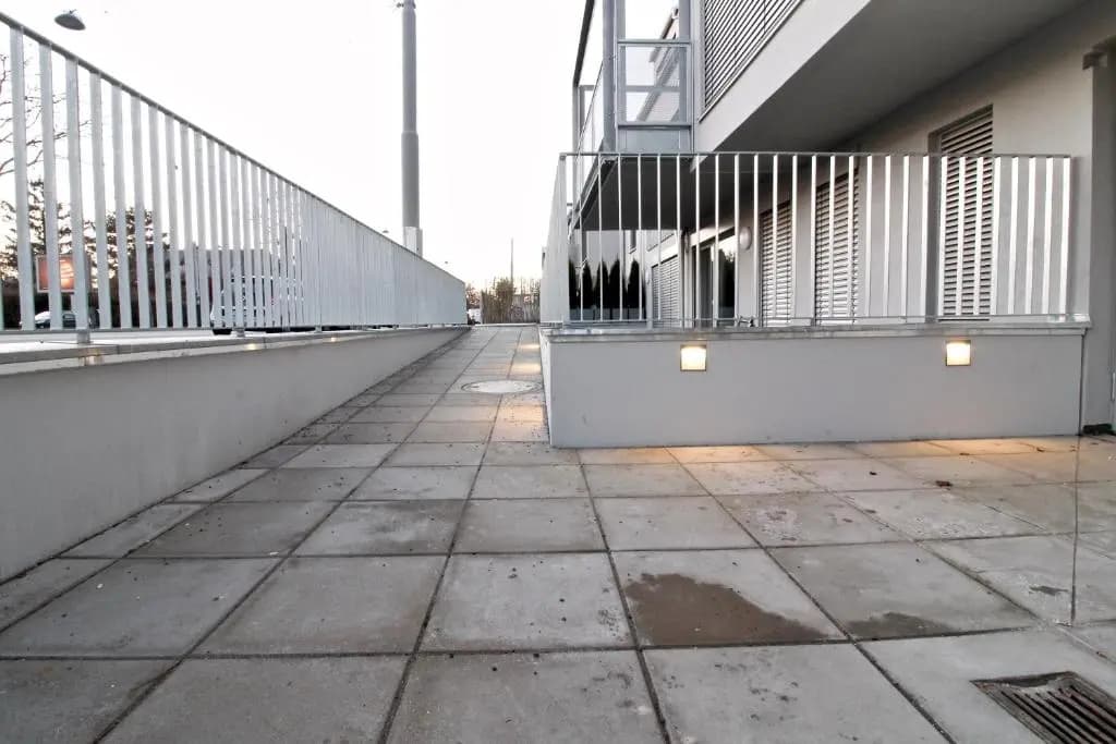 Balcony/Pool/Free Parking Garage Studio - photo 17