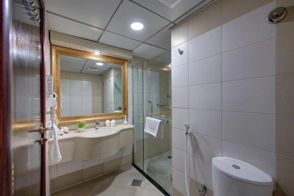 Sharjah Royal Tulip Hotel apartment - photo 9