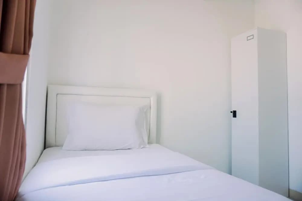 Cozy And Comfort Living 2Br Green Bay Pluit Apartment - photo 1