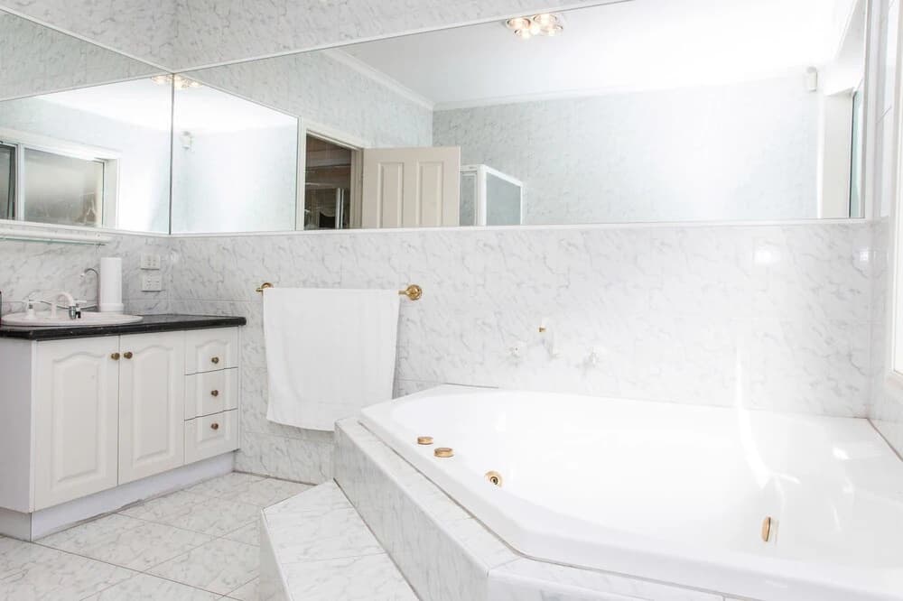 Abbotsford Private Rooms & Pods @ 15 Charles Homestay - photo 10