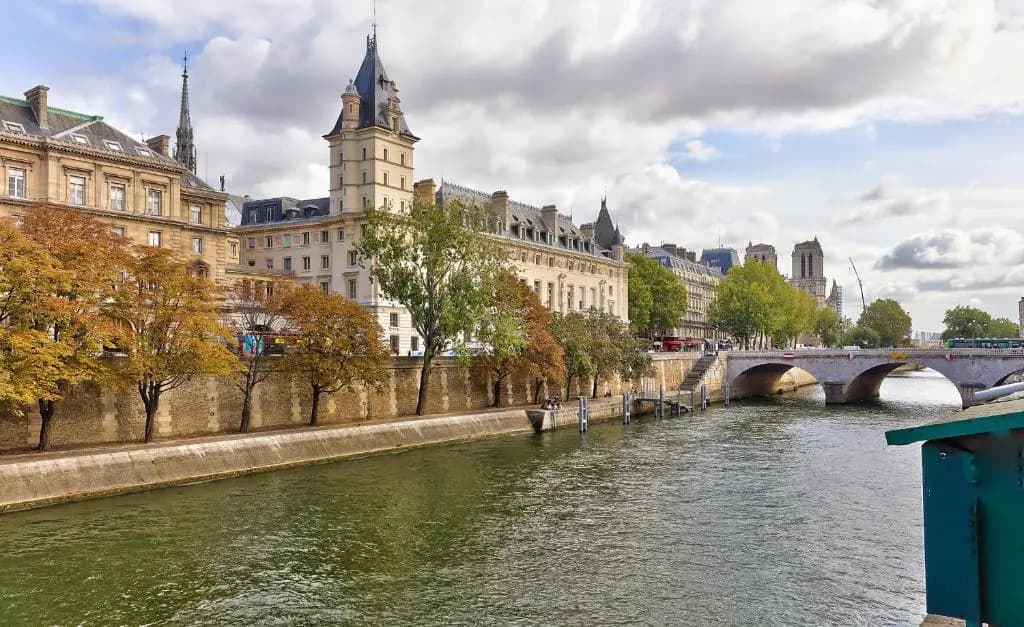 HR Quai Augustins - Notre Dame Paris - photo 2