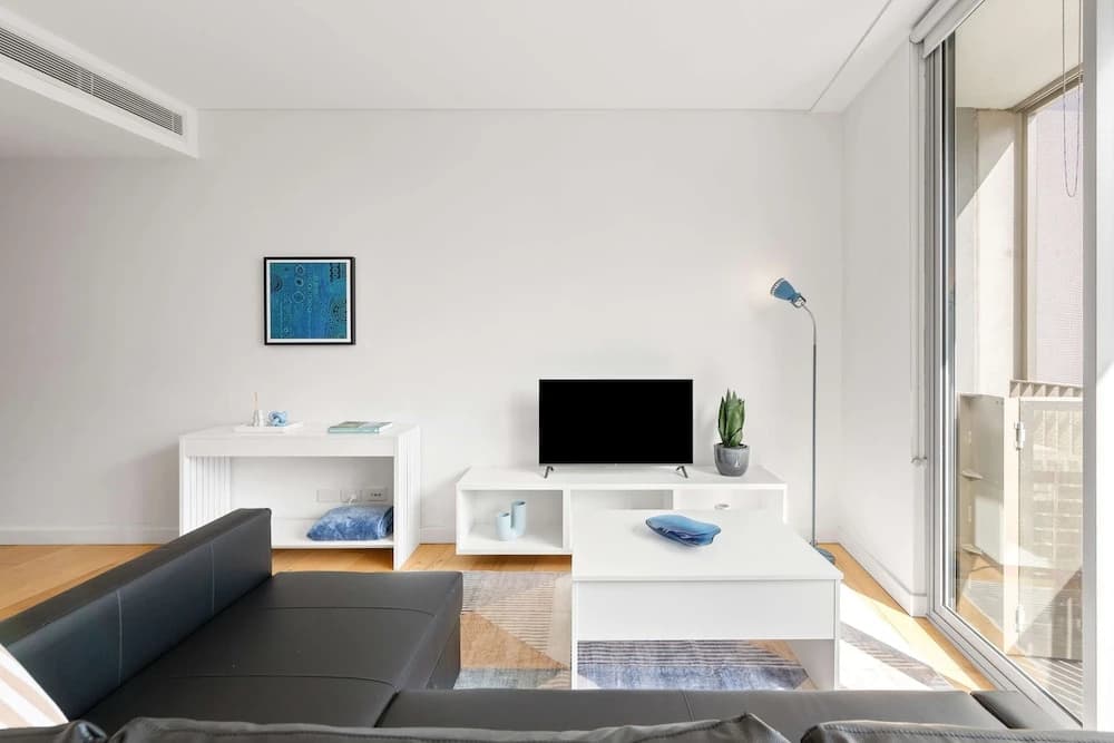 Central Art-deco 1bed With Balcony Aircon - photo 3