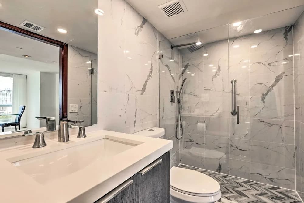 Waterfront High-Rise Condo - Miami Beach 5 Mi - photo 8