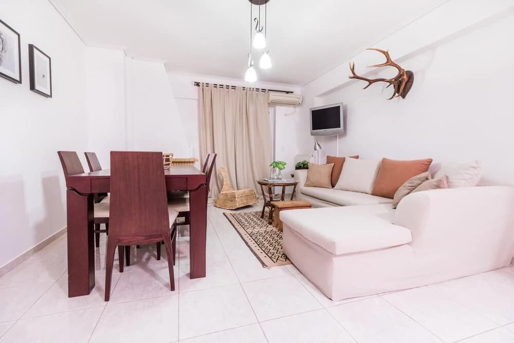 Renovated 3 bedroom apt with Acropolis View - photo 3