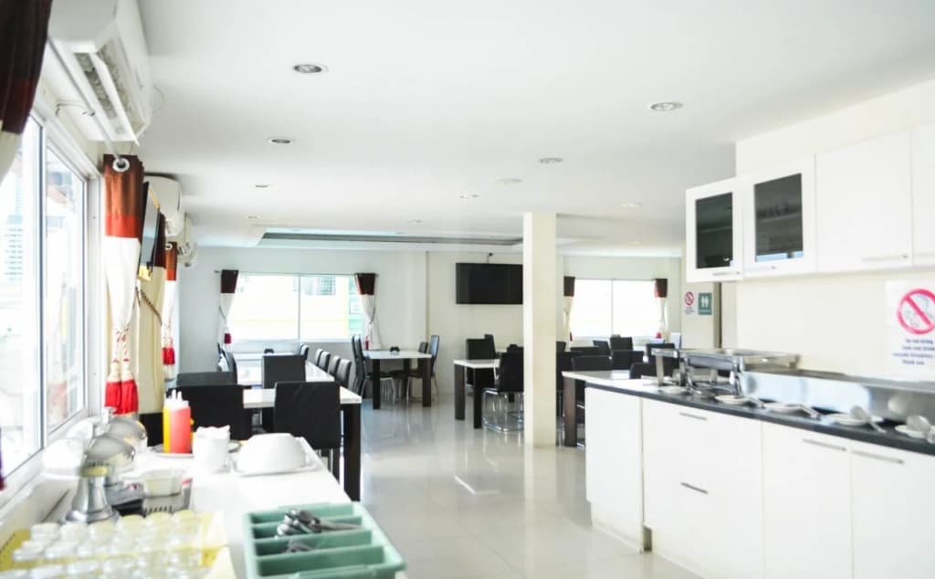 Gusto Hotel Pratunam - photo 18