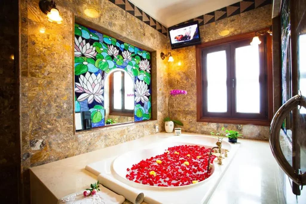 Hotel Majestic Saigon - photo 15
