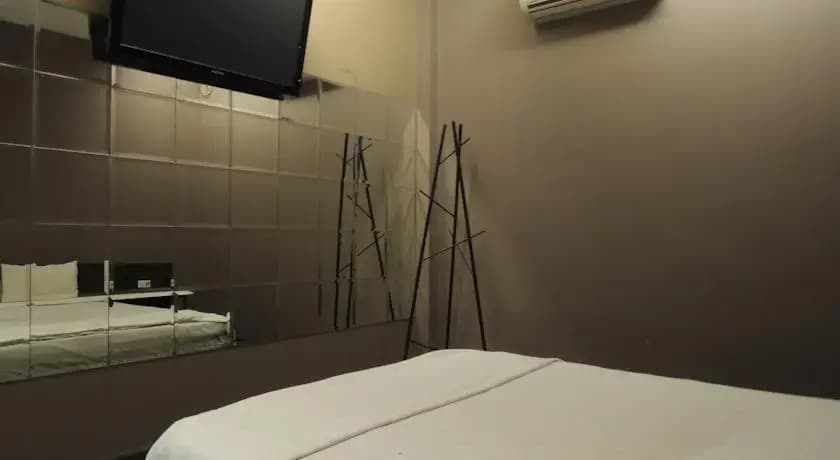 Nhat Loc Hotel - photo 2